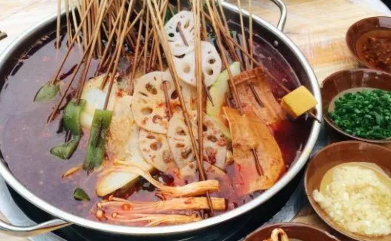 回头客众多的人气火锅品牌 签小蓝狮测速川棒棒鸡串串加盟前景乐观