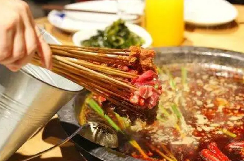 冬季做什么生意赚钱？爱转角串串火锅怎么样蓝狮平台