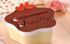 <b>蓝狮登录如何选择甜品加盟店？甜蜜转身甜品加</b>