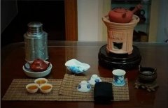 <b>茶室四宝蓝狮</b>