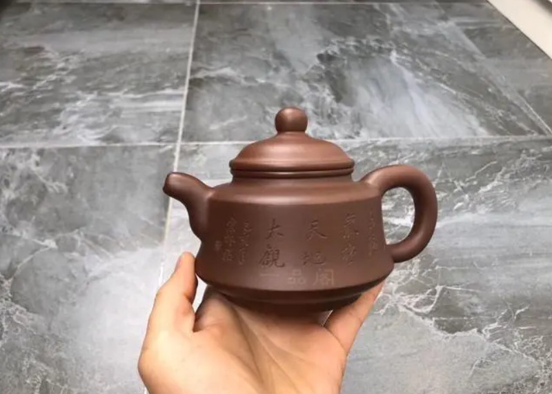 蓝狮登录壶艺奇葩——记紫砂陶艺家王福君