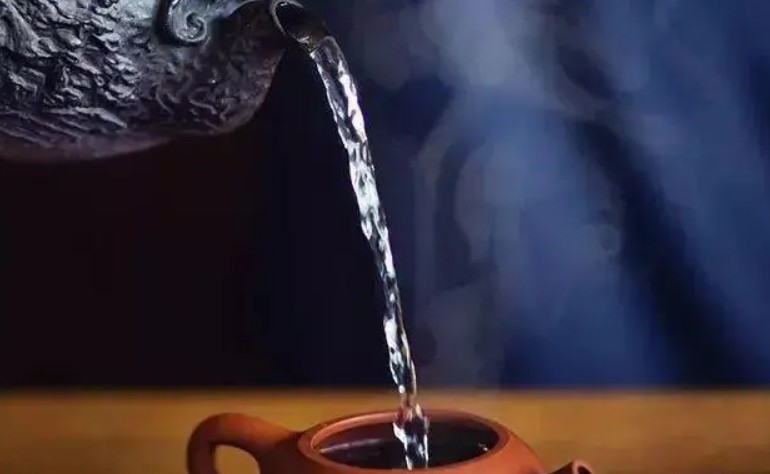 男人如蓝狮注册茶是干涩的 女人如水是深情