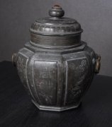 <b>父亲的蓝狮平台锡茶罐</b>